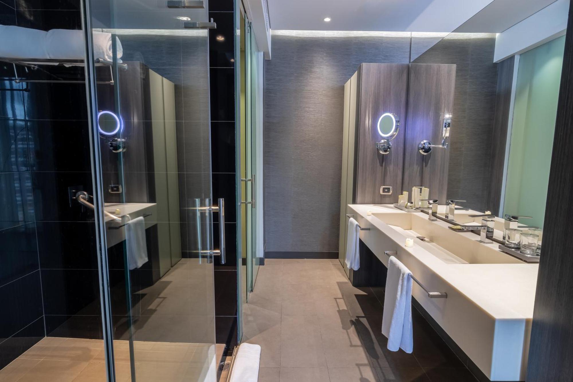 Ghl Bioxury Hotel Bogotá Exterior foto Bathroom of a suite